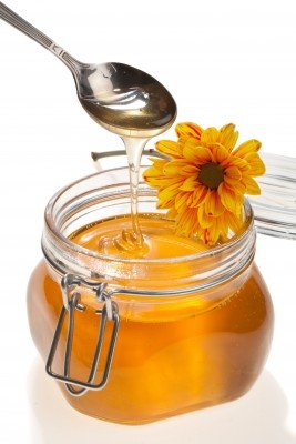 Med není vhodný pro kojence