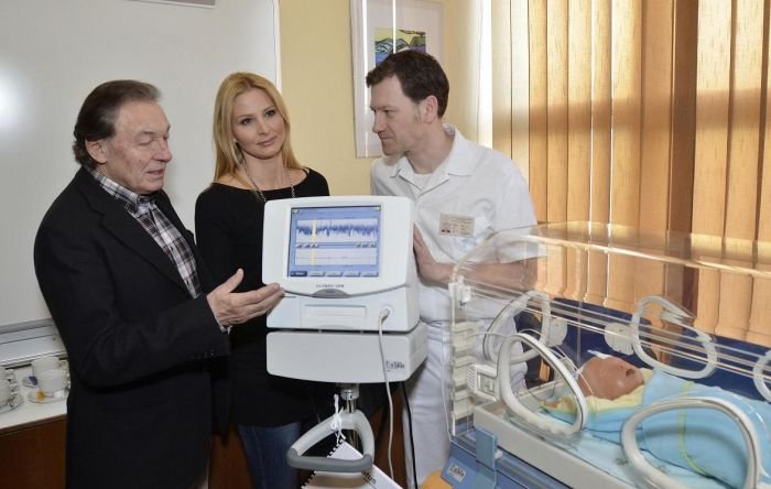 Předání daru Thomayerově nemocnici