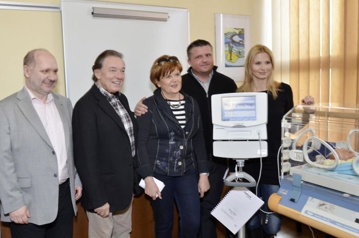 Předání daru Thomayerově nemocnici