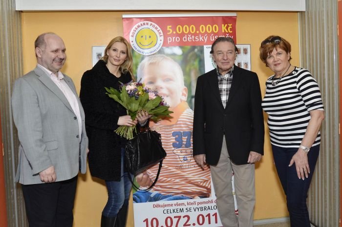 Předání daru Thomayerově nemocnici